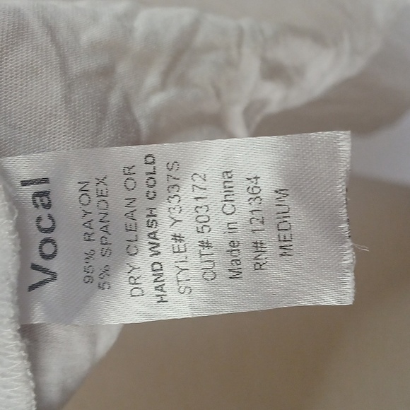 ✨️BLING!!! Vocal Black Gun Metal and White Short Sleeve V Neck Top Sz Large - Picture 5 of 10